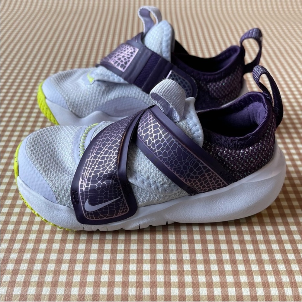 Nike Flex Advance SE 'Dragonflies' sneakers.
CZ0189-500. Toddler size 6